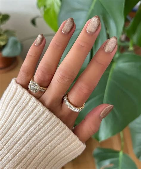 20 Stunning September Nails With Glitter For A Festive Fall Celebration