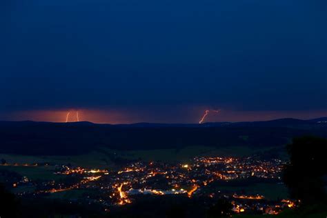 Unwetter Mit Starkregen Sorgt F R Berflutete Stra En Im Erzgebirge