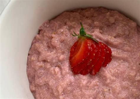 Resep Bubur Masha And The Bear Strawberry Oatmeal Porridge Oleh Namriva Cookpad