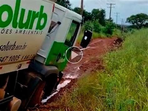 Caminh O De Lixo Fica Atolado Por Mais De Uma Hora No Jardim Campina