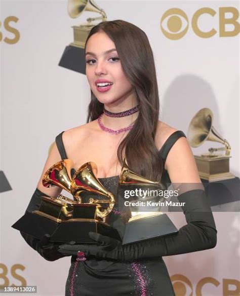 Best Pop Artist Award Photos And Premium High Res Pictures Getty Images