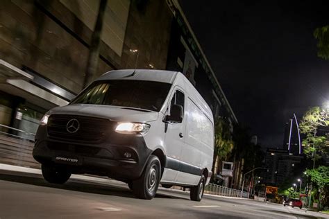 Mercedes comemora 25 anos de Sprinter no País Agentes da Mobilidade