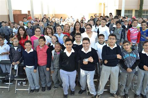 ENTREGAN LENTES A ESTUDIANTES DE FRESNILLO DEL PROGRAMA VER BIEN PARA