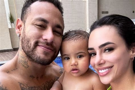 Neymar Jr Curte Piscina Bruna Biancardi E A Filha Do Casal Mavie