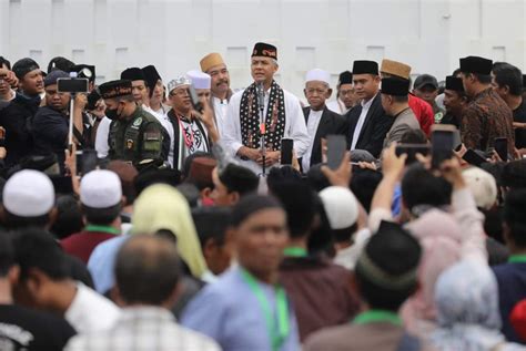 Ziarah Ke Makam Sultan Maulana Hasanuddin Di Banten Ganjar Pranowo