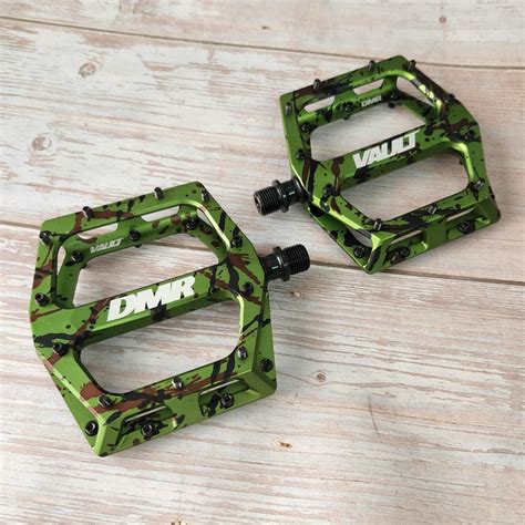 DMR Vault Pedal Green Camo Sports Equipment Bicycles Parts