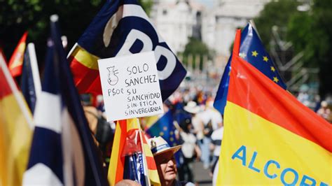 Sigue la manifestación del PP contra la deriva de Sánchez y la amnistía