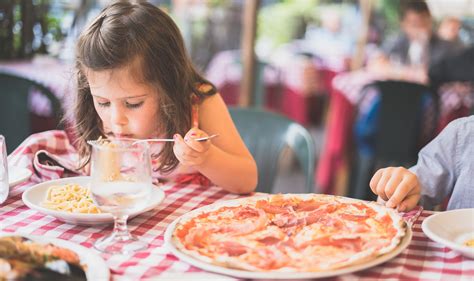 7 Healthy Eating Habits to Teach Your Kids Now | MomCenter Philippines