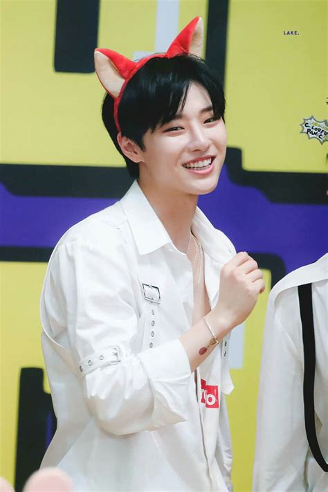 Pin By Mychosy On Cho Seungyoun Selebritas Kapal