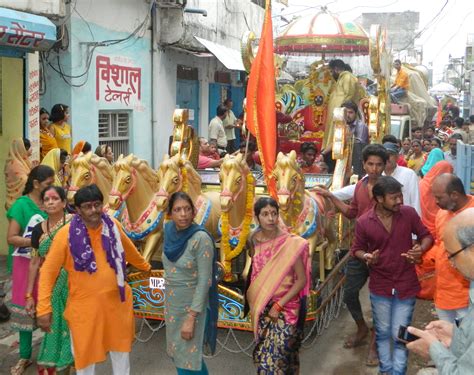 श्रृद्धा भाव से निकली भगवान जगन्नाथ की रथयात्रा Lord Jagannaths Rath