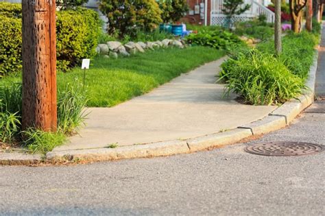 La Acera Simboliza El Movimiento Peatonal La Vida Urbana Y La