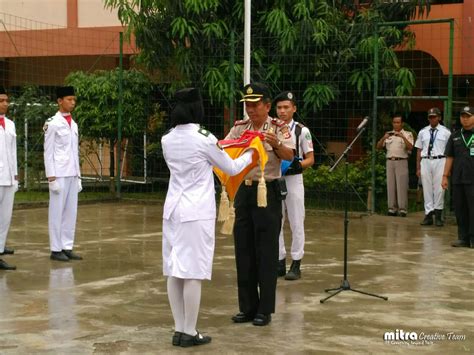 Upacara Pengibaran Bendera Merah Putih Dipimpin Kapolsek Rengasdengklok