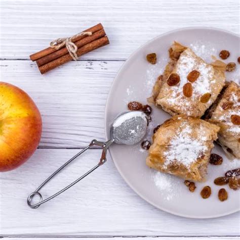 Posni kolač sa jabukama Jednostavan i brz recept Slatko i ukusno