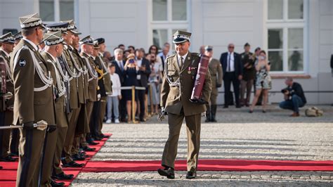 Prezydent wręczył 21 oficerom Wojska Polskiego awanse na stopnie