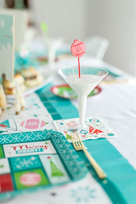 10 Things You Need To Style Your Christmas Dinner Table - Dream Green DIY