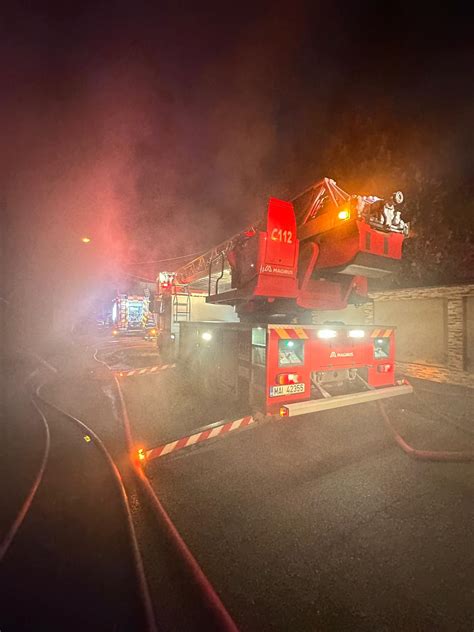 Incendiu Violent Ntr O Zon Cu Multe Case Din Sectorul Trei R Ni I