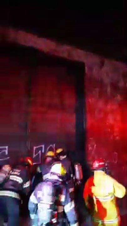 Preliminar Un voraz incendio suscitado al interior de una maderería