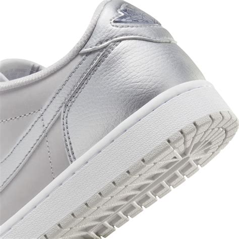 Powrót klasyki z odrobiną srebra oto Air Jordan 1 Low Metallic Silver