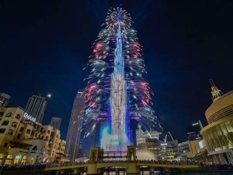 Burj Khalifa fireworks light up the Dubai sky to welcome New Year 2023 ...