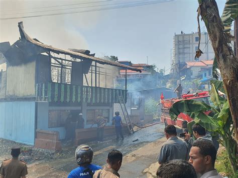 Korsleting Listrik Sebabkan Dua Unit Rumah Hangus Terbakar Info Papua