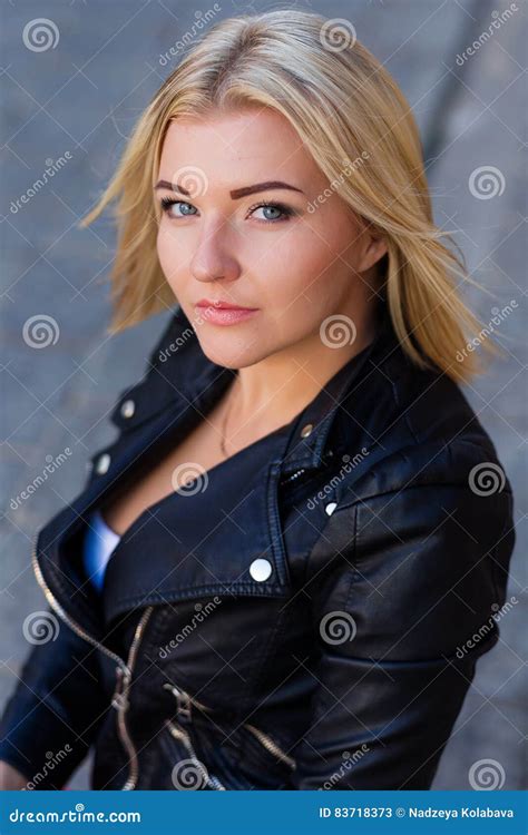 Portrait Of A Beautiful Blonde Outdoors In Summer Stock Image Image Of Portrait City