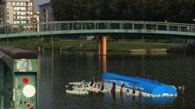 Anni Dalla Strage Di Lampedusa In Darsena A Milano Spunta Un