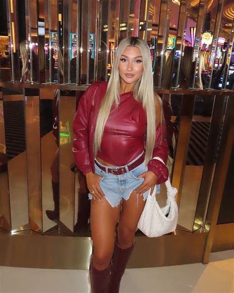 IZZI DAME (@izzi_wwe) • Instagram photos and videos