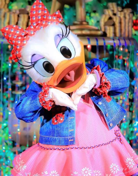 Pin By Janell Wood On デイジーダック In 2021 Daisy Duck Disney Duck Mickey