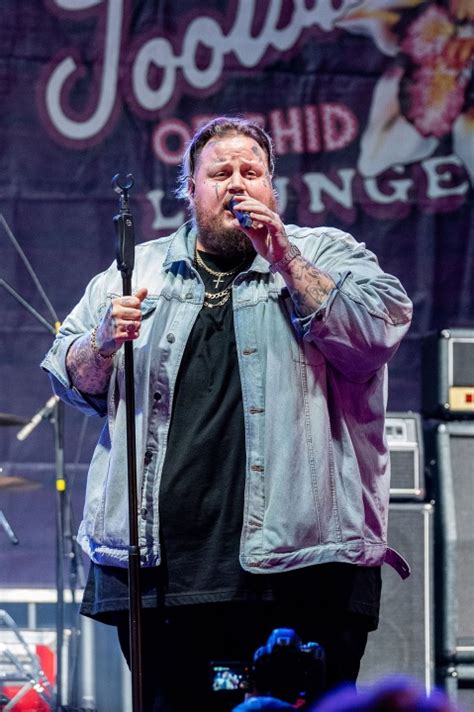 Jelly Roll Photos Of The Country Rapper And Singer Hollywood Life