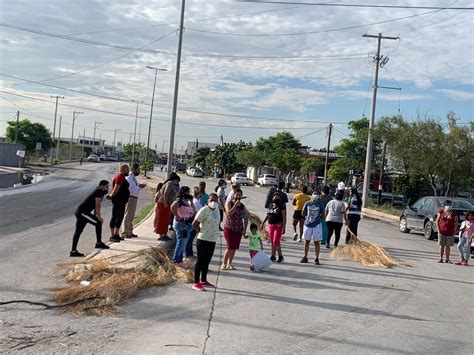 Habitantes de la colonia Nueva Laguna Norte de Torreón bloquean