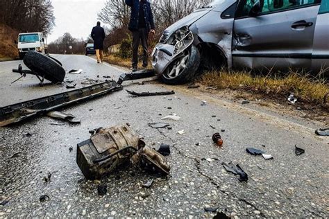 Aksident mes tri automjeteve në rrugën Prishtinë Mitrovicë Policia jep