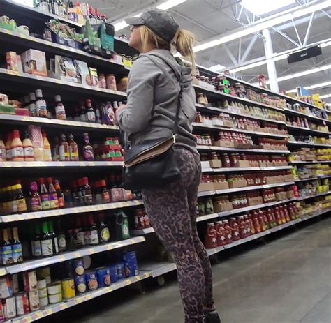 Blonde Milf With Round Ass In Leggings Spandex Leggings Yoga Pants Forum