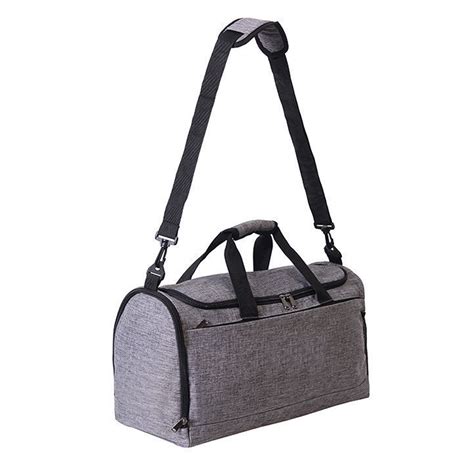 Los petates del viaje del gimnasio, prenda impermeable continúan el