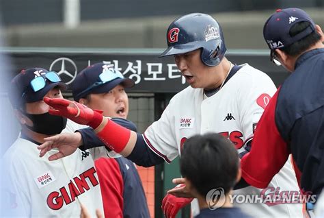 이대호 연타석 홈런포로 3천500루타 달성역대 7번째 연합뉴스