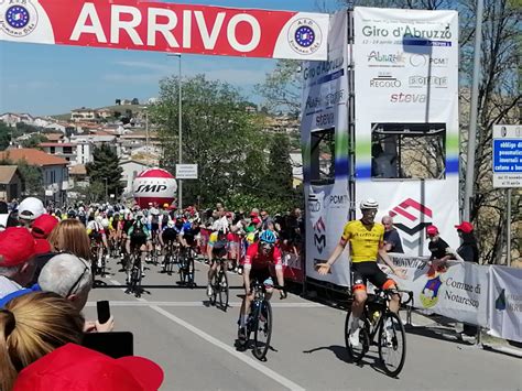 GIRO D ABRUZZO JUNIORES ALESSIO MAGAGNOTTI CONCEDE IL BIS NELL ULTIMA