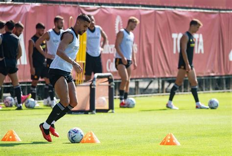 Roma Allenamento Mattutino A Trigoria In Vista Dellhellas Verona