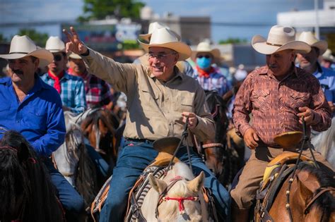 Encabeza Rocha Tradicional Cabalgata Paralelo