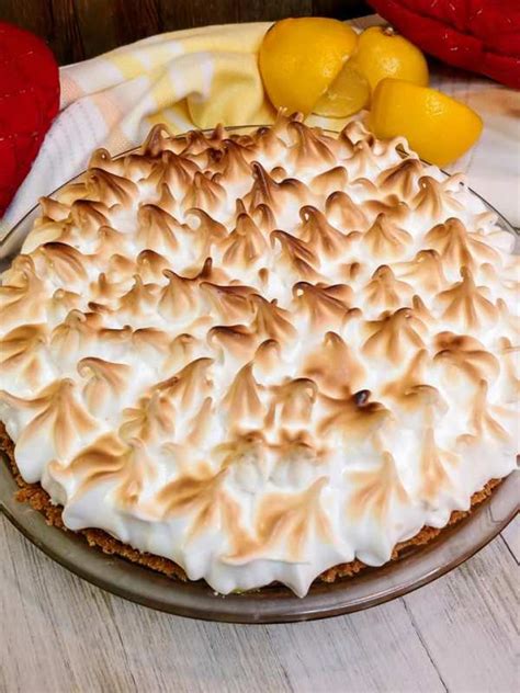 Lemon Meringue Pie With Graham Cracker Crust Recipe Jetts Kitchen