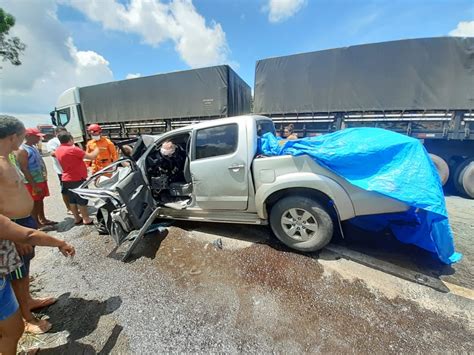 Homem Morre Ap S Colis O Entre Caminhonete E Carreta Na Br No