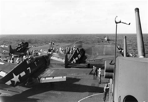 Asisbiz Grumman F6f 3 Hellcat Vf 16 White 28 And 7 Prepare For Launch