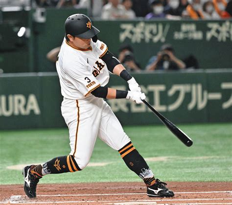 【巨人】初回4連続タイムリーで4得点 右袖に「3」が入った「長嶋茂雄day」特別ユニホームで打線爆発