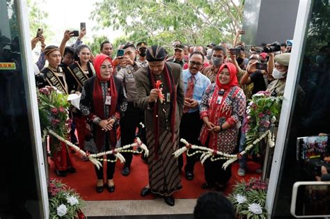 Ganjar Resmikan Mal Pelayanan Publik Ke 17 Jateng Semoga Jadi Tempat