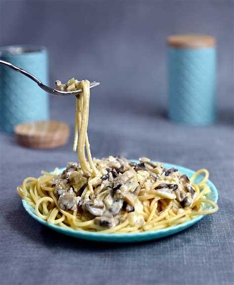 Easy Fettuccine Alfredo With Mushrooms