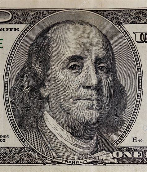 Retrato De Benjamin Franklin En El Primer Plano Del Billete De Cien