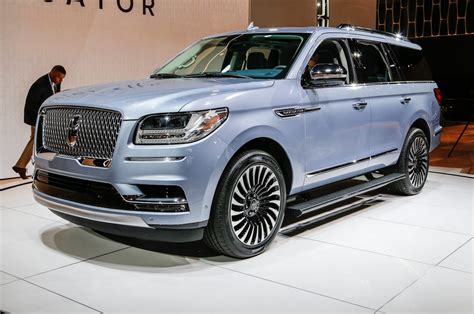 2018 Lincoln Navigator First Look Review Motor Trend Canada