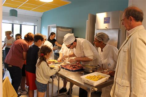 On F Te La Fin De L Ann E Au Restaurant Scolaire La Suze Sur Sarthe