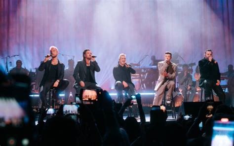 NSYNC se reúne en concierto de Justin Timberlake y cantan juntos por