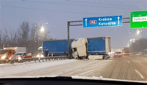 Wypadek Tira Na A4 W Chorzowie Zablokowane Trzy Pasy Ruchu Gazeta