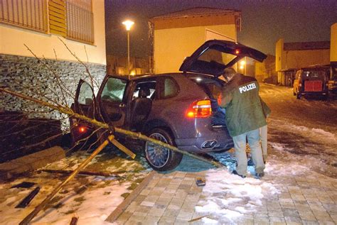 Flucht vor der Polizei endet für einen 29 Jährigen im Porsche