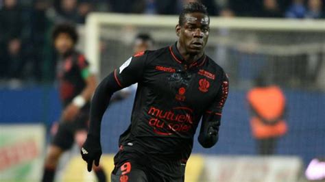 Balotelli Ironiza Torcedores Do Bastia Racismo Legalizado Na Fran A